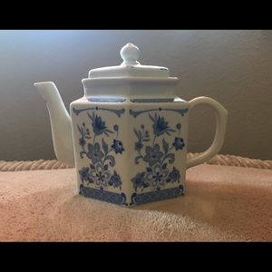 Tuscany collectors tea pot.